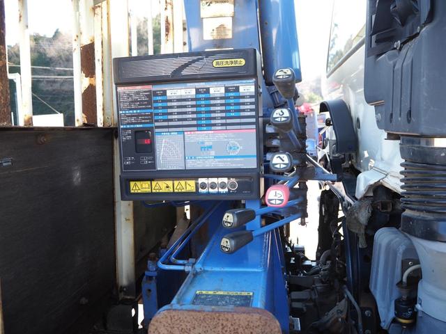 ヒノレンジャー 標準幅 タダノ製 TM-ZE304HR 4段クレーン フックイン 2.93t吊 ラジコン付 上物同年 平ボディ ターボ210馬力 積載2.4t 6速MT ベッド付 坂道発進補助装置 HID(11枚目)