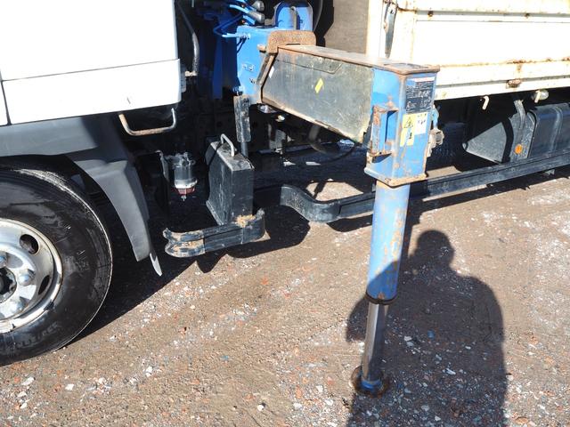 ヒノレンジャー 標準幅 タダノ製 TM-ZE304HR 4段クレーン フックイン 2.93t吊 ラジコン付 上物同年 平ボディ ターボ210馬力 積載2.4t 6速MT ベッド付 坂道発進補助装置 HID(14枚目)