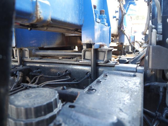 ヒノレンジャー 標準幅 タダノ製 TM-ZE304HR 4段クレーン フックイン 2.93t吊 ラジコン付 上物同年 平ボディ ターボ210馬力 積載2.4t 6速MT ベッド付 坂道発進補助装置 HID(30枚目)