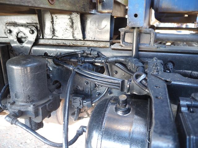 ヒノレンジャー 標準幅 タダノ製 TM-ZE304HR 4段クレーン フックイン 2.93t吊 ラジコン付 上物同年 平ボディ ターボ210馬力 積載2.4t 6速MT ベッド付 坂道発進補助装置 HID(31枚目)