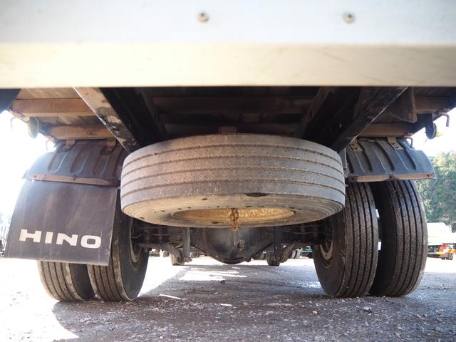 ヒノレンジャー 標準幅 タダノ製 TM-ZE304HR 4段クレーン フックイン 2.93t吊 ラジコン付 上物同年 平ボディ ターボ210馬力 積載2.4t 6速MT ベッド付 坂道発進補助装置 HID(37枚目)