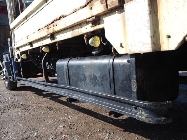 ヒノレンジャー 標準幅 タダノ製 TM-ZE304HR 4段クレーン フックイン 2.93t吊 ラジコン付 上物同年 平ボディ ターボ210馬力 積載2.4t 6速MT ベッド付 坂道発進補助装置 HID(40枚目)