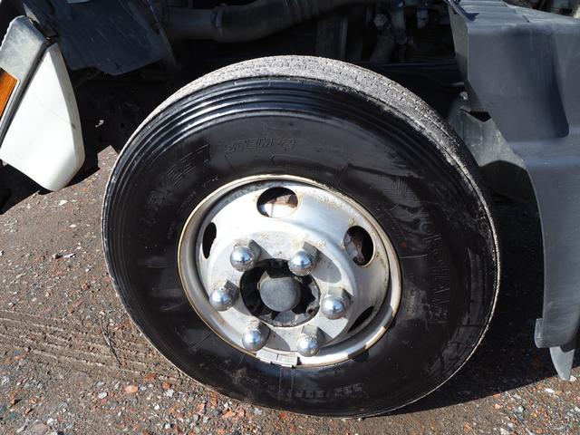 ヒノレンジャー 標準幅 タダノ製 TM-ZE304HR 4段クレーン フックイン 2.93t吊 ラジコン付 上物同年 平ボディ ターボ210馬力 積載2.4t 6速MT ベッド付 坂道発進補助装置 HID(43枚目)