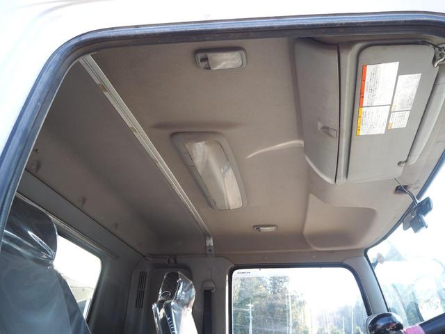 ヒノレンジャー 標準幅 タダノ製 TM-ZE304HR 4段クレーン フックイン 2.93t吊 ラジコン付 上物同年 平ボディ ターボ210馬力 積載2.4t 6速MT ベッド付 坂道発進補助装置 HID(51枚目)