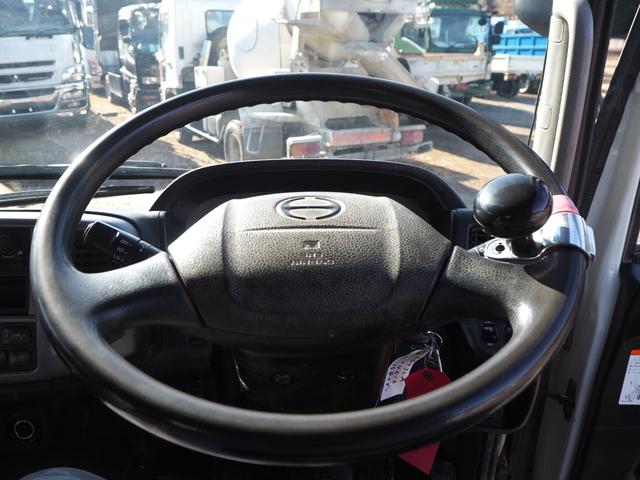 ヒノレンジャー 標準幅 タダノ製 TM-ZE304HR 4段クレーン フックイン 2.93t吊 ラジコン付 上物同年 平ボディ ターボ210馬力 積載2.4t 6速MT ベッド付 坂道発進補助装置 HID(58枚目)