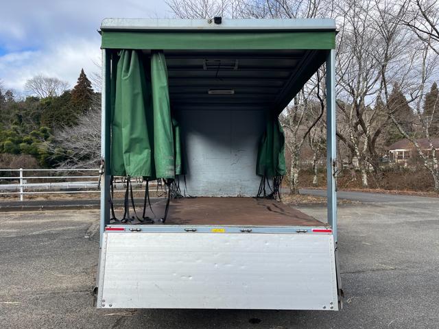 キャンター 　ワイドセミロング　幌車／カーテン車　アルミブロック平ボディ　床面：鉄板張り　ターボ１７５馬力　積載４．６５ｔ　５速ＭＴ　坂道発進補助装置　バックモニター　ドライブレコーダー　ＥＴＣ（17枚目）