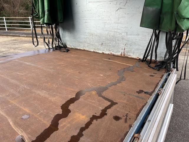 キャンター 　ワイドセミロング　幌車／カーテン車　アルミブロック平ボディ　床面：鉄板張り　ターボ１７５馬力　積載４．６５ｔ　５速ＭＴ　坂道発進補助装置　バックモニター　ドライブレコーダー　ＥＴＣ（20枚目）