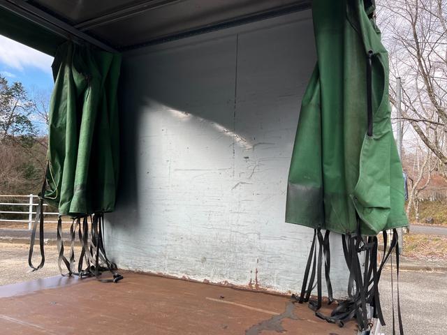 キャンター 　ワイドセミロング　幌車／カーテン車　アルミブロック平ボディ　床面：鉄板張り　ターボ１７５馬力　積載４．６５ｔ　５速ＭＴ　坂道発進補助装置　バックモニター　ドライブレコーダー　ＥＴＣ（21枚目）