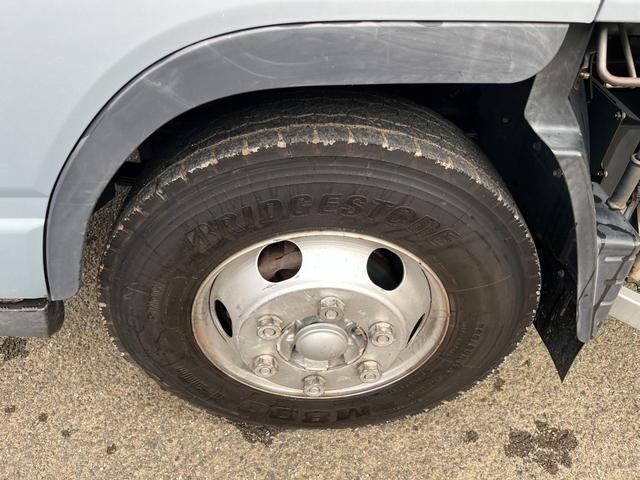 キャンター 　ワイドセミロング　幌車／カーテン車　アルミブロック平ボディ　床面：鉄板張り　ターボ１７５馬力　積載４．６５ｔ　５速ＭＴ　坂道発進補助装置　バックモニター　ドライブレコーダー　ＥＴＣ（22枚目）