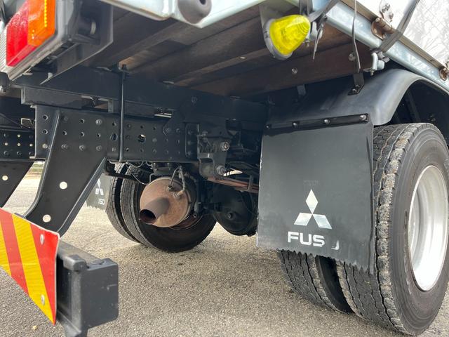 キャンター 　ワイドセミロング　幌車／カーテン車　アルミブロック平ボディ　床面：鉄板張り　ターボ１７５馬力　積載４．６５ｔ　５速ＭＴ　坂道発進補助装置　バックモニター　ドライブレコーダー　ＥＴＣ（28枚目）