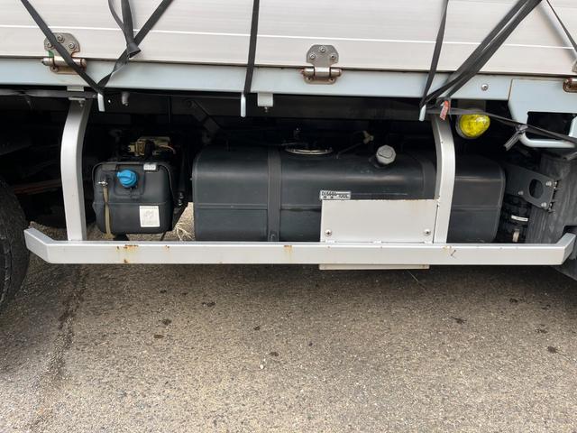 キャンター 　ワイドセミロング　幌車／カーテン車　アルミブロック平ボディ　床面：鉄板張り　ターボ１７５馬力　積載４．６５ｔ　５速ＭＴ　坂道発進補助装置　バックモニター　ドライブレコーダー　ＥＴＣ（29枚目）