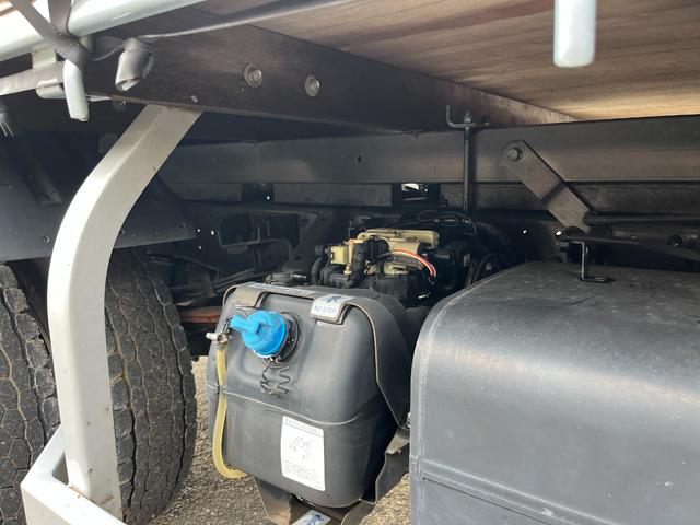キャンター 　ワイドセミロング　幌車／カーテン車　アルミブロック平ボディ　床面：鉄板張り　ターボ１７５馬力　積載４．６５ｔ　５速ＭＴ　坂道発進補助装置　バックモニター　ドライブレコーダー　ＥＴＣ（30枚目）