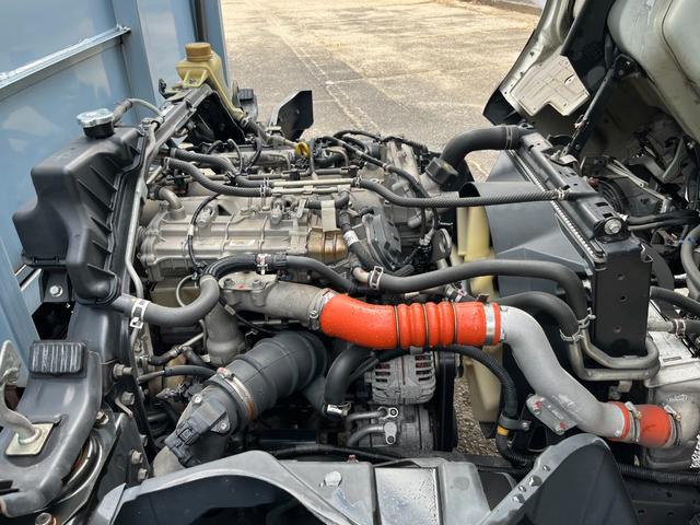 キャンター 　ワイドセミロング　幌車／カーテン車　アルミブロック平ボディ　床面：鉄板張り　ターボ１７５馬力　積載４．６５ｔ　５速ＭＴ　坂道発進補助装置　バックモニター　ドライブレコーダー　ＥＴＣ（33枚目）