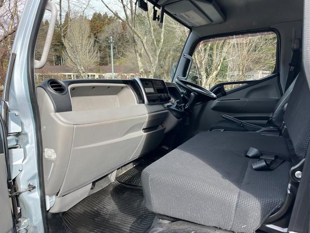 キャンター 　ワイドセミロング　幌車／カーテン車　アルミブロック平ボディ　床面：鉄板張り　ターボ１７５馬力　積載４．６５ｔ　５速ＭＴ　坂道発進補助装置　バックモニター　ドライブレコーダー　ＥＴＣ（40枚目）