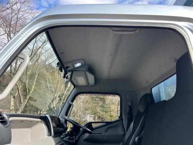 キャンター 　ワイドセミロング　幌車／カーテン車　アルミブロック平ボディ　床面：鉄板張り　ターボ１７５馬力　積載４．６５ｔ　５速ＭＴ　坂道発進補助装置　バックモニター　ドライブレコーダー　ＥＴＣ（41枚目）