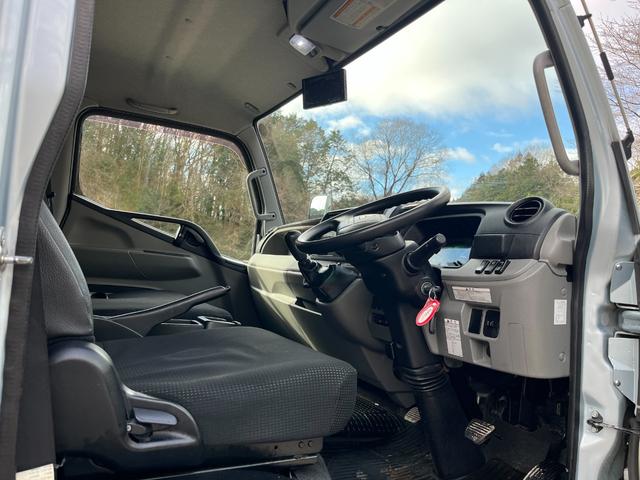 キャンター 　ワイドセミロング　幌車／カーテン車　アルミブロック平ボディ　床面：鉄板張り　ターボ１７５馬力　積載４．６５ｔ　５速ＭＴ　坂道発進補助装置　バックモニター　ドライブレコーダー　ＥＴＣ（42枚目）