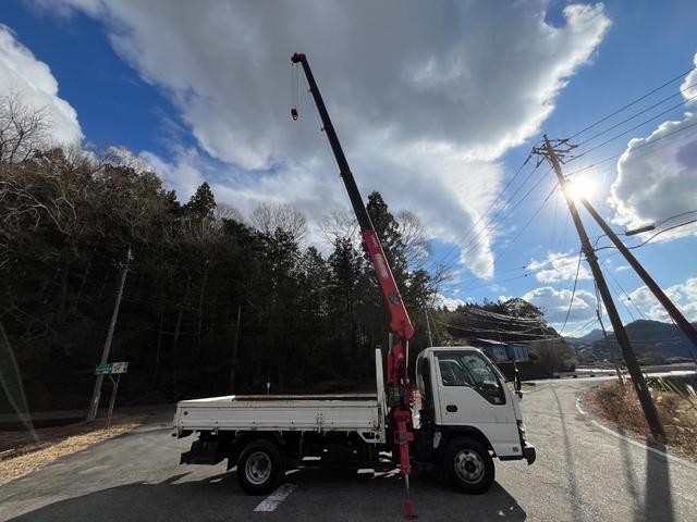 エルフトラック 　ワイドロング　古河ユニック製　ＵＲＵ２９５　５段クレーン　フックイン　差し違いアウトリガー　２．９３ｔ吊　ラジコン付　上物同年　平ボディ　床鉄板張り　ターボ１６０馬力　積載３ｔ　６速ＭＴ　煤焼きなし（13枚目）