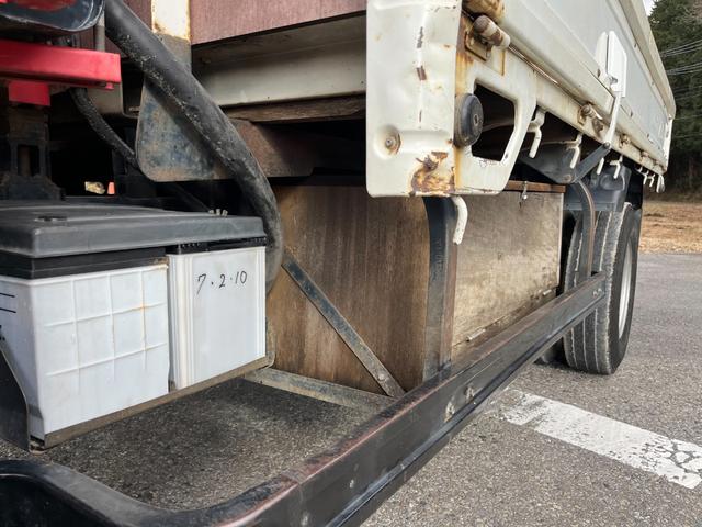 エルフトラック 　ワイドロング　古河ユニック製　ＵＲＵ２９５　５段クレーン　フックイン　差し違いアウトリガー　２．９３ｔ吊　ラジコン付　上物同年　平ボディ　床鉄板張り　ターボ１６０馬力　積載３ｔ　６速ＭＴ　煤焼きなし（35枚目）