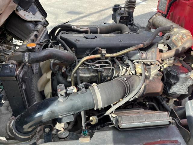 エルフトラック 　ワイドロング　古河ユニック製　ＵＲＵ２９５　５段クレーン　フックイン　差し違いアウトリガー　２．９３ｔ吊　ラジコン付　上物同年　平ボディ　床鉄板張り　ターボ１６０馬力　積載３ｔ　６速ＭＴ　煤焼きなし（47枚目）