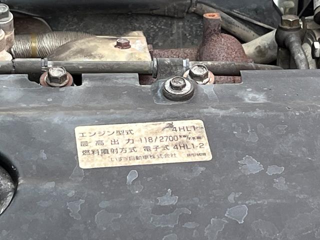 エルフトラック 　ワイドロング　古河ユニック製　ＵＲＵ２９５　５段クレーン　フックイン　差し違いアウトリガー　２．９３ｔ吊　ラジコン付　上物同年　平ボディ　床鉄板張り　ターボ１６０馬力　積載３ｔ　６速ＭＴ　煤焼きなし（49枚目）