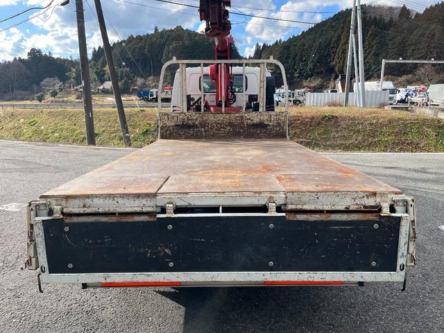 エルフトラック 　ワイドロング　古河ユニック製　ＵＲＵ２９５　５段クレーン　フックイン　差し違いアウトリガー　２．９３ｔ吊　ラジコン付　上物同年　平ボディ　床鉄板張り　ターボ１６０馬力　積載３ｔ　６速ＭＴ　煤焼きなし（52枚目）