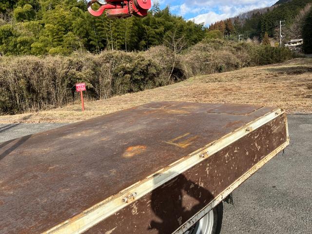 エルフトラック 　ワイドロング　古河ユニック製　ＵＲＵ２９５　５段クレーン　フックイン　差し違いアウトリガー　２．９３ｔ吊　ラジコン付　上物同年　平ボディ　床鉄板張り　ターボ１６０馬力　積載３ｔ　６速ＭＴ　煤焼きなし（56枚目）