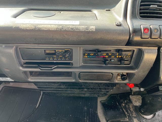 エルフトラック 　ワイドロング　古河ユニック製　ＵＲＵ２９５　５段クレーン　フックイン　差し違いアウトリガー　２．９３ｔ吊　ラジコン付　上物同年　平ボディ　床鉄板張り　ターボ１６０馬力　積載３ｔ　６速ＭＴ　煤焼きなし（60枚目）