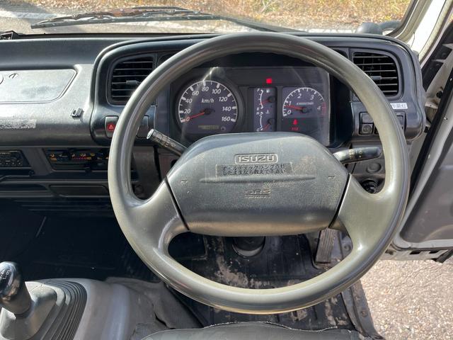 エルフトラック 　ワイドロング　古河ユニック製　ＵＲＵ２９５　５段クレーン　フックイン　差し違いアウトリガー　２．９３ｔ吊　ラジコン付　上物同年　平ボディ　床鉄板張り　ターボ１６０馬力　積載３ｔ　６速ＭＴ　煤焼きなし（61枚目）