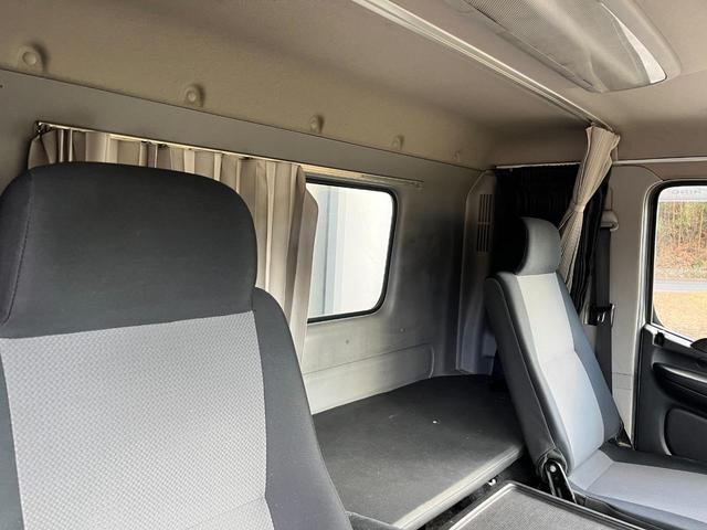 ヒノレンジャー 　６２００ワイド　トランテックス製　アルミウイング　ＨＦＤＬＫ－ＭＤＡＡ８Ｊ　ラッシング２段　リーフサス　ターボ２１０馬力　積載２．９５ｔ　プロシフト（２ペダル）　ベッド付き　バックモニター　ＥＴＣ（47枚目）