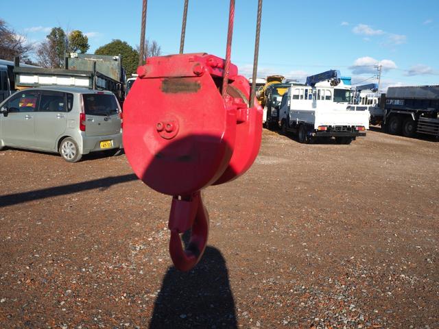 フォワード 　外装仕上げ済み　増々トン　２デフ　重機回送車　セルフクレーン　三方開　積載９．８ｔ　ターボ３００馬力　ＵＲＵ５０４Ｈ　４段クレーン　フックイン　角足　ハイジャッキ　２．９３ｔ吊　ラジコン付　ベッド付（30枚目）