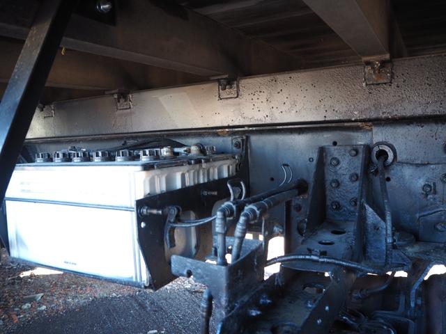 フォワード 　外装仕上げ済み　増々トン　２デフ　重機回送車　セルフクレーン　三方開　積載９．８ｔ　ターボ３００馬力　ＵＲＵ５０４Ｈ　４段クレーン　フックイン　角足　ハイジャッキ　２．９３ｔ吊　ラジコン付　ベッド付（48枚目）