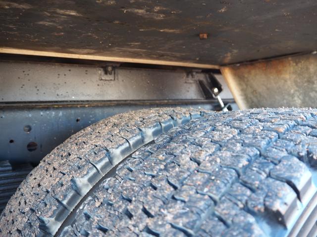 フォワード 　外装仕上げ済み　増々トン　２デフ　重機回送車　セルフクレーン　三方開　積載９．８ｔ　ターボ３００馬力　ＵＲＵ５０４Ｈ　４段クレーン　フックイン　角足　ハイジャッキ　２．９３ｔ吊　ラジコン付　ベッド付（53枚目）