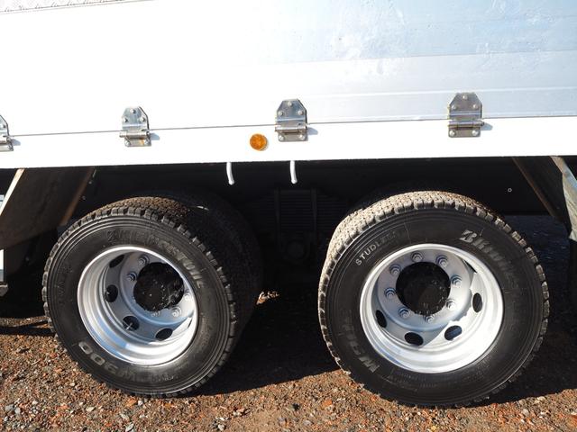 フォワード 　外装仕上げ済み　増々トン　２デフ　重機回送車　セルフクレーン　三方開　積載９．８ｔ　ターボ３００馬力　ＵＲＵ５０４Ｈ　４段クレーン　フックイン　角足　ハイジャッキ　２．９３ｔ吊　ラジコン付　ベッド付（59枚目）