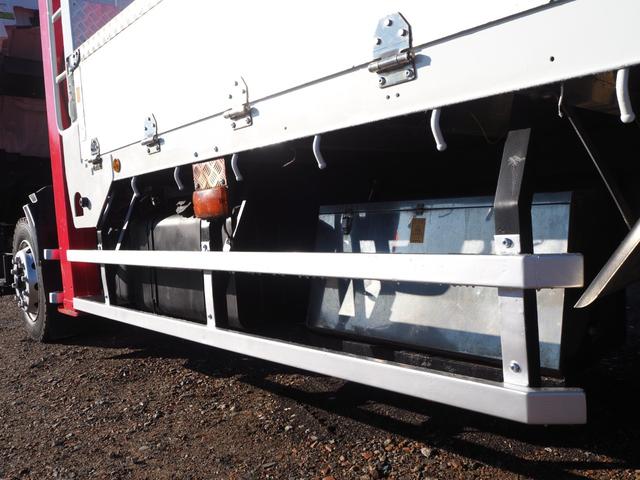 フォワード 　外装仕上げ済み　増々トン　２デフ　重機回送車　セルフクレーン　三方開　積載９．８ｔ　ターボ３００馬力　ＵＲＵ５０４Ｈ　４段クレーン　フックイン　角足　ハイジャッキ　２．９３ｔ吊　ラジコン付　ベッド付（63枚目）