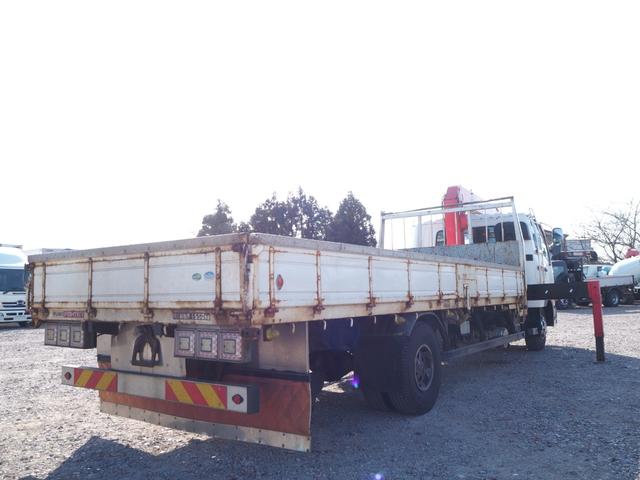 ファイター 　古河ユニック　４段クレーン　フックイン　角足　２．９３ｔ吊　ラジコン付　平ボディ　ワイド幅５．８６ｍボディ　積載１．５５ｔ　床面鉄板張り　三方開　カスタムグレード　ベッド付き　坂道発進補助装置（6枚目）