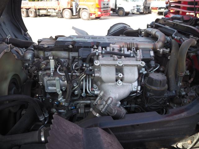 ファイター 　古河ユニック　４段クレーン　フックイン　角足　２．９３ｔ吊　ラジコン付　平ボディ　ワイド幅５．８６ｍボディ　積載１．５５ｔ　床面鉄板張り　三方開　カスタムグレード　ベッド付き　坂道発進補助装置（48枚目）