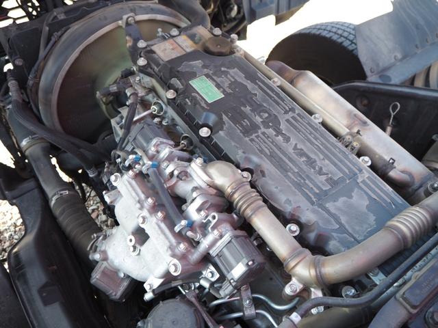 ファイター 　古河ユニック　４段クレーン　フックイン　角足　２．９３ｔ吊　ラジコン付　平ボディ　ワイド幅５．８６ｍボディ　積載１．５５ｔ　床面鉄板張り　三方開　カスタムグレード　ベッド付き　坂道発進補助装置（49枚目）