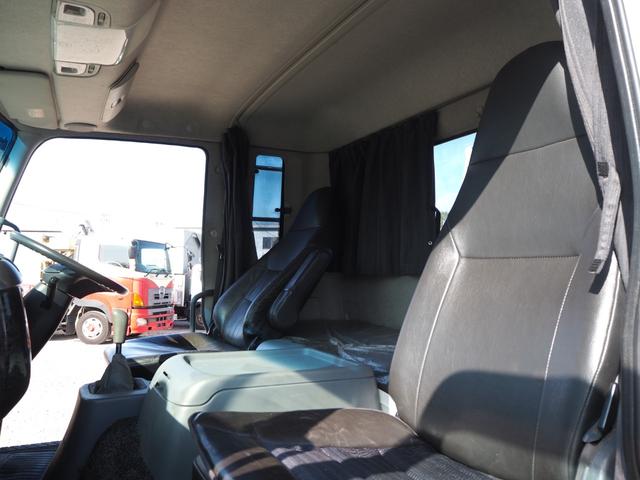 ファイター 　古河ユニック　４段クレーン　フックイン　角足　２．９３ｔ吊　ラジコン付　平ボディ　ワイド幅５．８６ｍボディ　積載１．５５ｔ　床面鉄板張り　三方開　カスタムグレード　ベッド付き　坂道発進補助装置（52枚目）