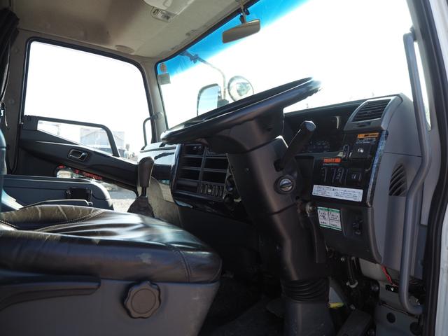 ファイター 　古河ユニック　４段クレーン　フックイン　角足　２．９３ｔ吊　ラジコン付　平ボディ　ワイド幅５．８６ｍボディ　積載１．５５ｔ　床面鉄板張り　三方開　カスタムグレード　ベッド付き　坂道発進補助装置（56枚目）