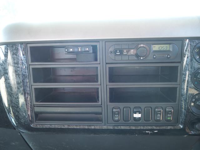 ファイター 　古河ユニック　４段クレーン　フックイン　角足　２．９３ｔ吊　ラジコン付　平ボディ　ワイド幅５．８６ｍボディ　積載１．５５ｔ　床面鉄板張り　三方開　カスタムグレード　ベッド付き　坂道発進補助装置（59枚目）