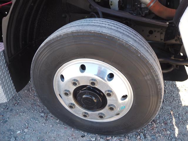 ファイター 　セミワイド幅　増トン　重機回送車　古河ユニック製　４段クレーン　フックイン　ハイジャッキ　角足　２．９３ｔ吊　ラジコン付　積載７．２ｔ　床面アピトン　アルミブロックアオリ　ブル掛け　アルミホイール（42枚目）