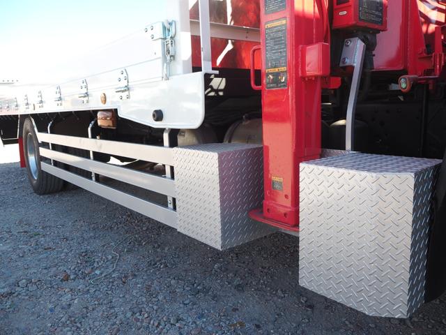 ファイター 　セミワイド幅　増トン　重機回送車　古河ユニック製　４段クレーン　フックイン　ハイジャッキ　角足　２．９３ｔ吊　ラジコン付　積載７．２ｔ　床面アピトン　アルミブロックアオリ　ブル掛け　アルミホイール（45枚目）