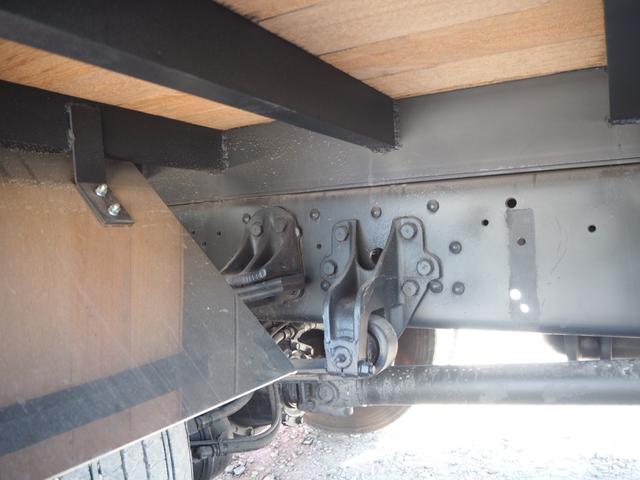 ファイター 　セミワイド幅　増トン　重機回送車　古河ユニック製　４段クレーン　フックイン　ハイジャッキ　角足　２．９３ｔ吊　ラジコン付　積載７．２ｔ　床面アピトン　アルミブロックアオリ　ブル掛け　アルミホイール（50枚目）