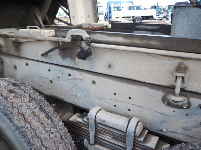 クオン 　汚泥運搬車　タンク車　新明和製　天蓋ダンプ　ＤＲ１１－０２ＳＣ　積載８．５９ｔ　荷台内ステンレス張り　水密式ハンドルロック　総輪アルミホイール　デフロック　リターダ付　２デフ　坂道発進補助装置　ＥＴＣ（32枚目）