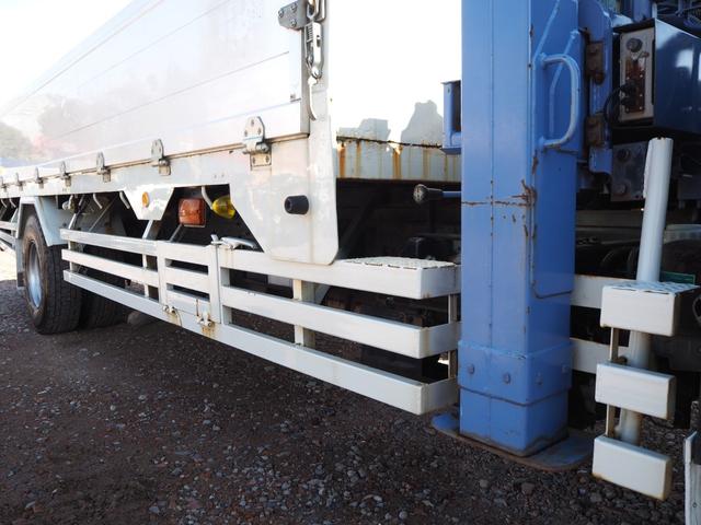 フォワード 　増トン　重機回送車　標準幅　４段セルフクレーン　ラジコン付　アルミブロックアオリ　積載４．８５ｔ　スロープハンガー　ブル掛け　床面：鉄板張り　内フック　坂道発進補助装置　ＥＴＣ　キセノンヘッドライト（32枚目）