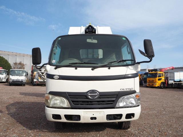 デュトロ 　脱着装置付コンテナ専用車　予備車検付き　積載３ｔ　極東製フックロール　ＪＭ０２－５２　互換性タイプ　コンテナ付き　４０００ｃｃ（ターボ）　５速マニュアル　３人乗り（32枚目）