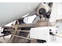 　煤焼きなし　２デフ　コンクリートミキサー車　カヤバ製　ＭＲ４４３０　ミキサー　ドラム型式　Ｍ４４　８．７立米　手動スランプガード　水タンク　積載９．８５ｔ　ターボ３２０馬力　ベッド付　デフロック（21枚目）