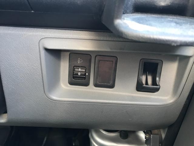 ミニキャブバン CS パートタイム4WD・マニュアル5速 走行65000km エアコン・パワステ・AM/FM(24枚目)