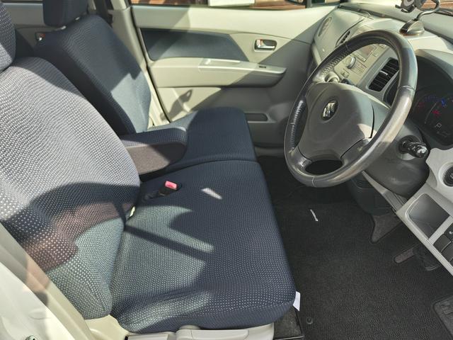 ワゴンＲ ＦＸリミテッドＩＩ　検９年４月　歴無　スマートキー・プッシュスタート・電格ミラー・オートエアコン・フルフラットシート・ヘッドライトレベライザー・車載工具・パンク修理キット・空気入れ・ポータブルカーナビ・１５５／６５／１４（11枚目）