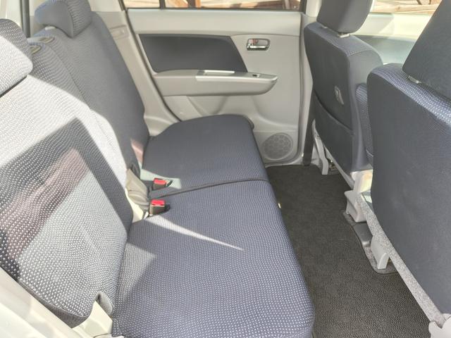 ワゴンＲ ＦＸリミテッドＩＩ　検９年４月　歴無　スマートキー・プッシュスタート・電格ミラー・オートエアコン・フルフラットシート・ヘッドライトレベライザー・車載工具・パンク修理キット・空気入れ・ポータブルカーナビ・１５５／６５／１４（13枚目）